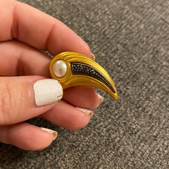 Judith Jack Art Deco Satin Gold Marcasite and Pearl Vintage Clip on Earrings - Picture 4 of 8